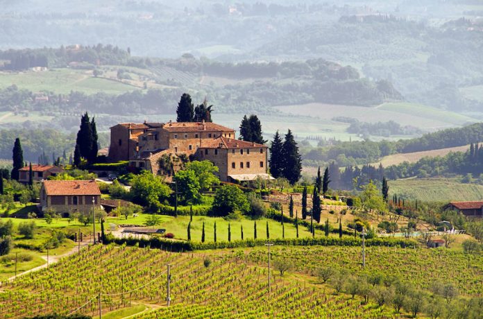 Ταξιδεύοντας στην Ιταλία: τα 5 καλύτερα μέρη για κρασί και διακοπές!