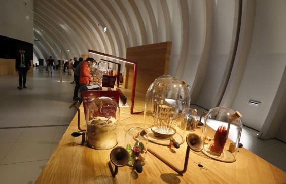 Ένα μουσείο κρασιού γεφυρώνει το χάσμα ανάμεσα στους 2 κόσμους του μπορντό!