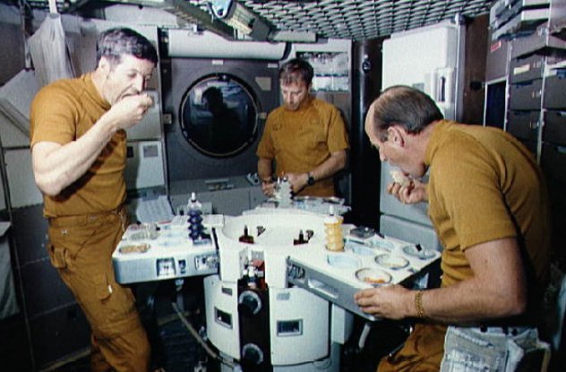 Το σχέδιο της NASA για την αποστολή κρασιού στο διάστημα!