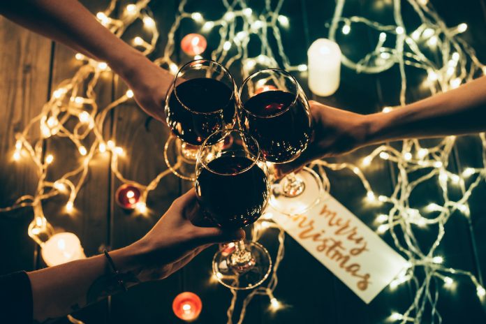 Οι κίνδυνοι των Χριστουγέννων για τους λάτρεις του κρασιού ... και πώς να τους αποφύγετε!